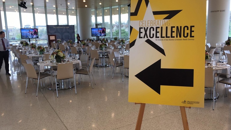 event signage Discovery & Innovation award ceremony